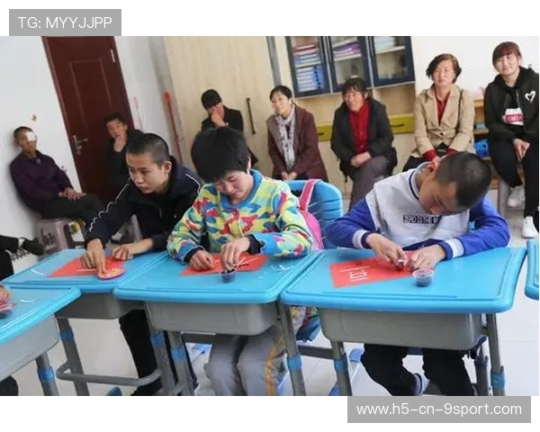 足球俱乐部在青训中设立家长学堂与教练家校沟通机制，足球教练家长会发言稿