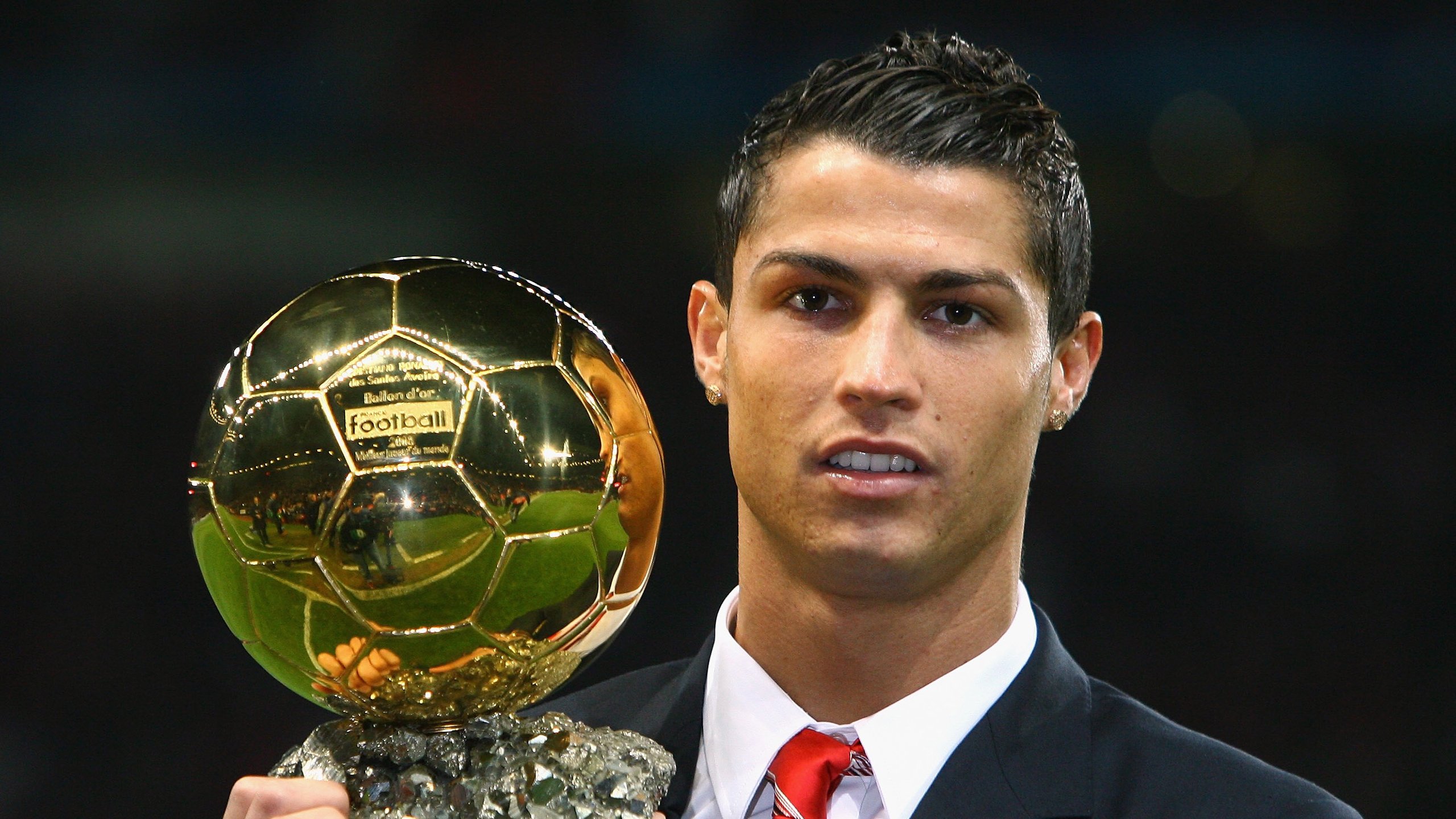 未来足球场馆实现智慧照明、智能排水系统，提升节能效果，足球场管理系统