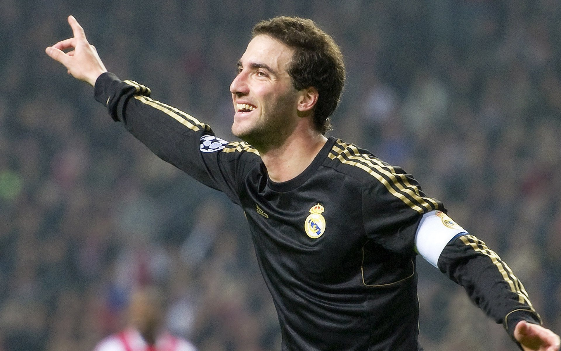 特斯·冯·迪克:每次传球都精确到位,南非队进攻效率大大提高,冯 斯特拉客